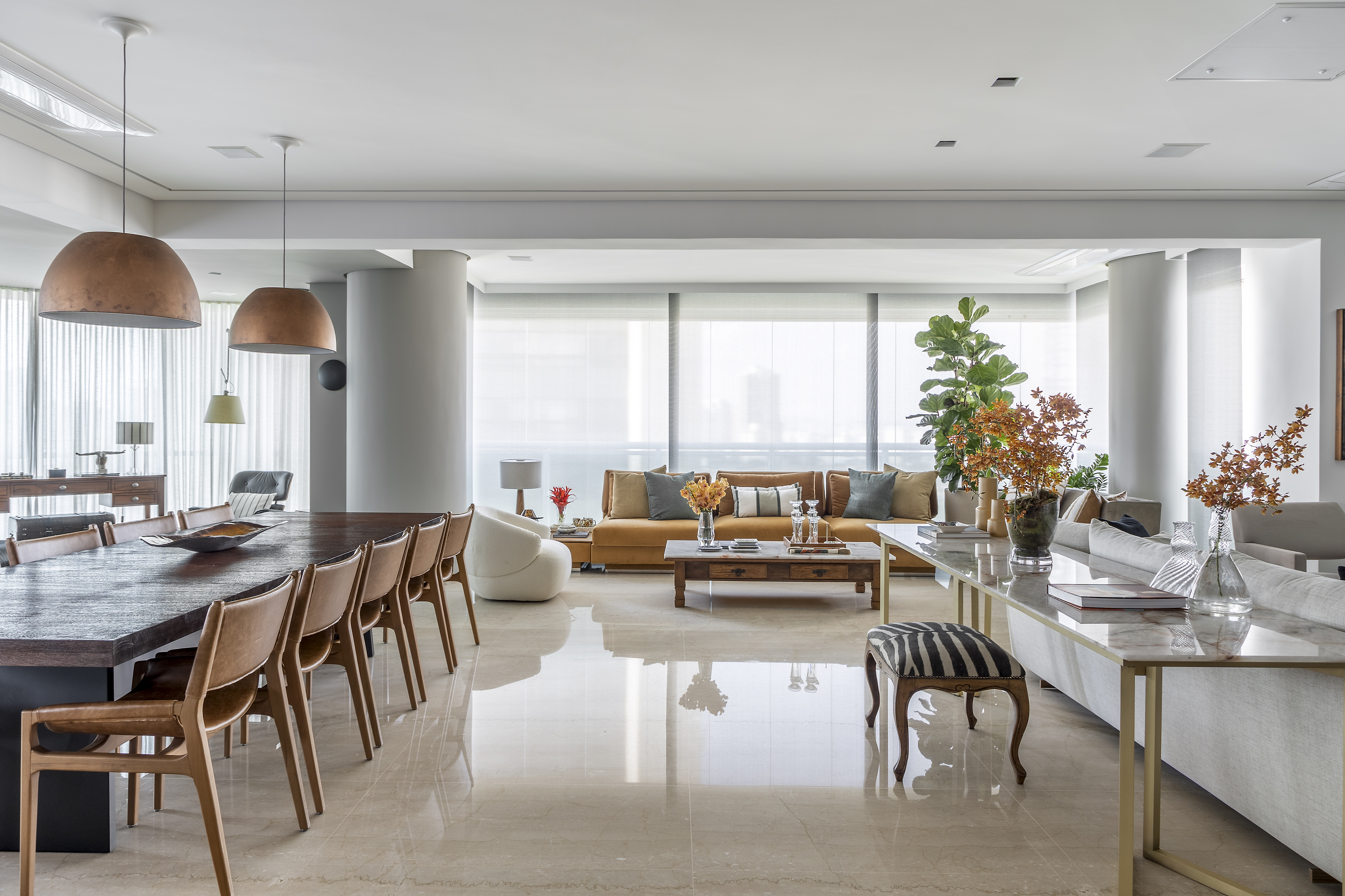 Após reforma, apartamento ganha sala de estar integrada de 150 m² Adriana Faria