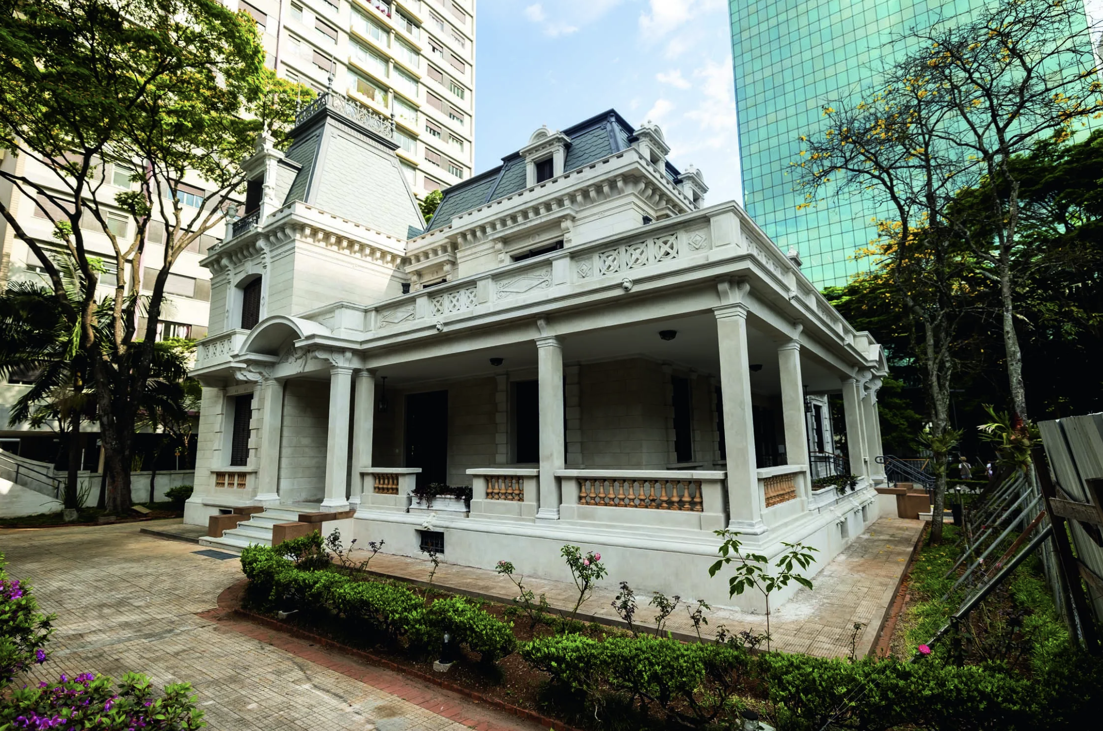 Casa das Rosas reabre após reforma