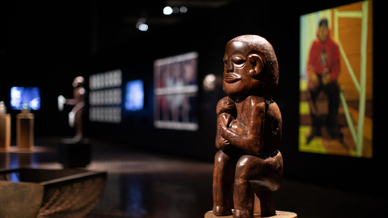 Exposição inédita “Ancestral: Afro-Américas - Estados Unidos e Brasil” estreia hoje no MAB FAAP